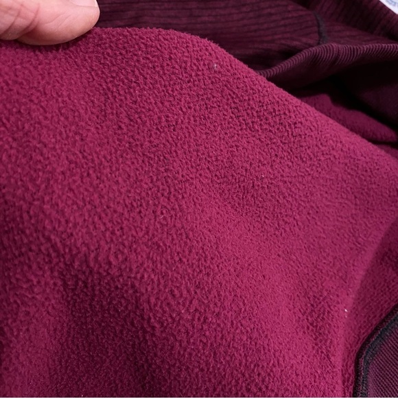 Under Armour Men’s Striped Burgundy Loose Cold Gear Pull Over - Picture 6 of 6